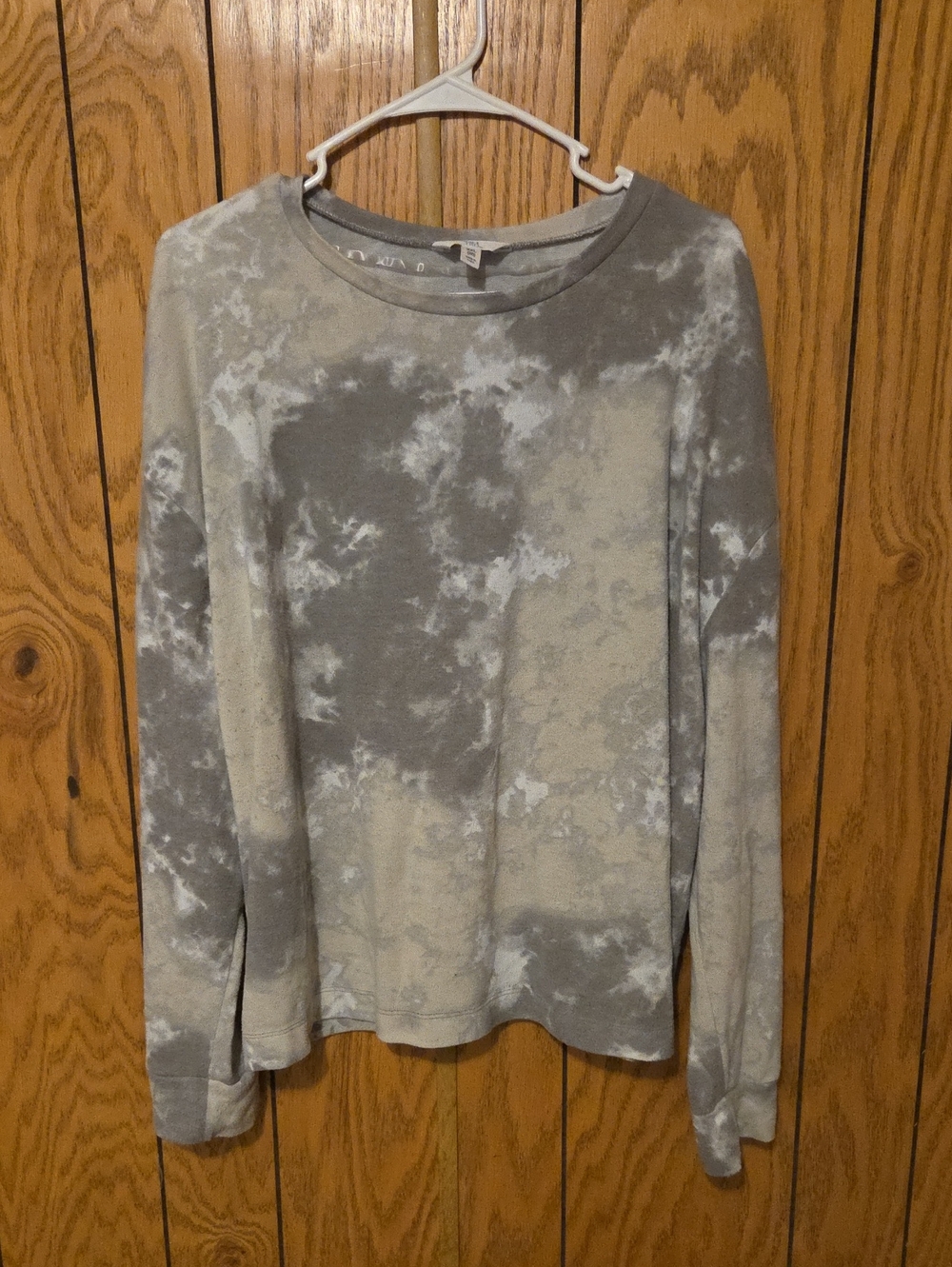 Time & True Nina Gray and Cream Tie-Dye Long Sleeve Tee